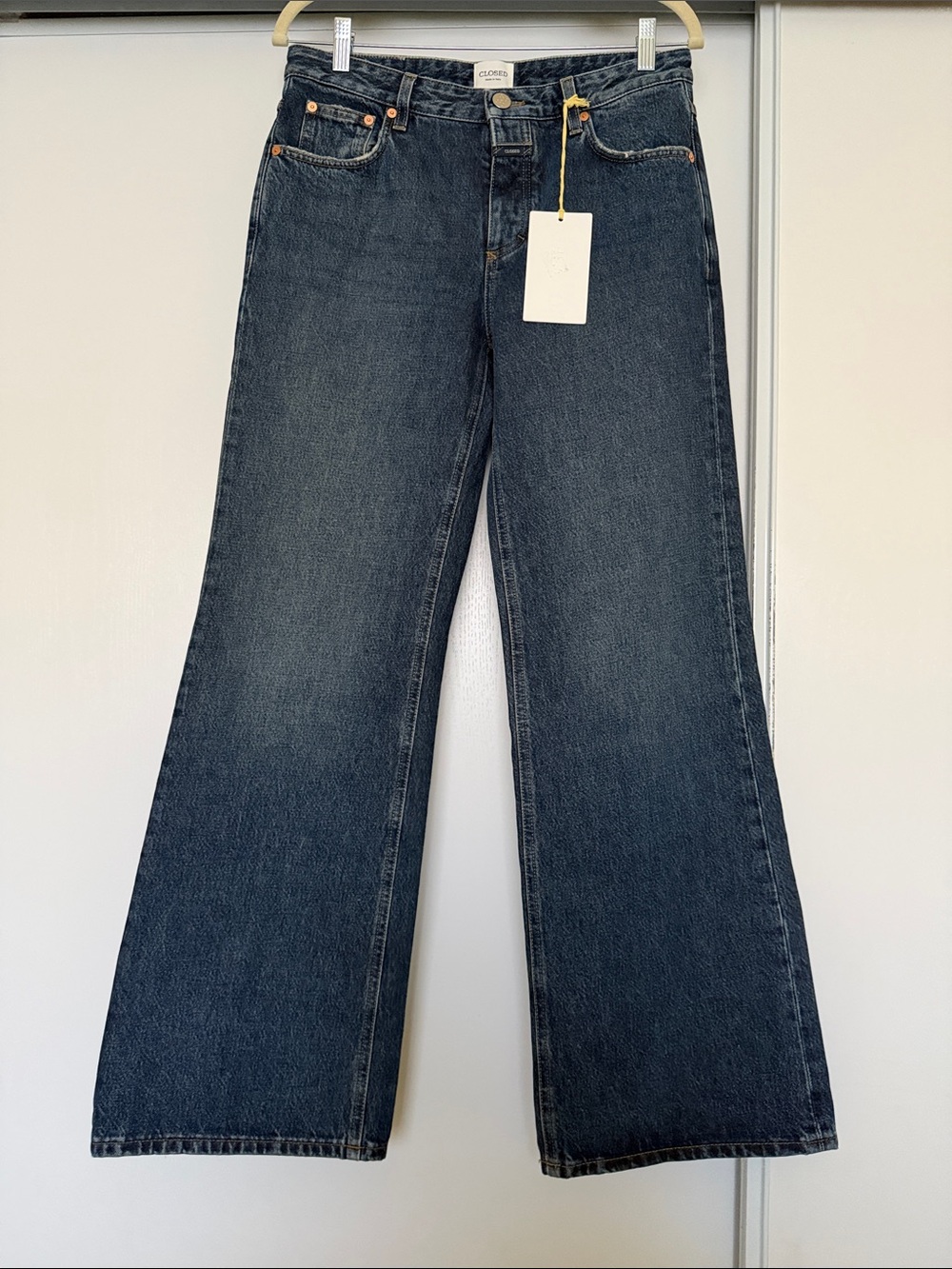 Closed Wide-Leg High-Rise Jeans in Faded Blue Denim - Picture 5 of 8